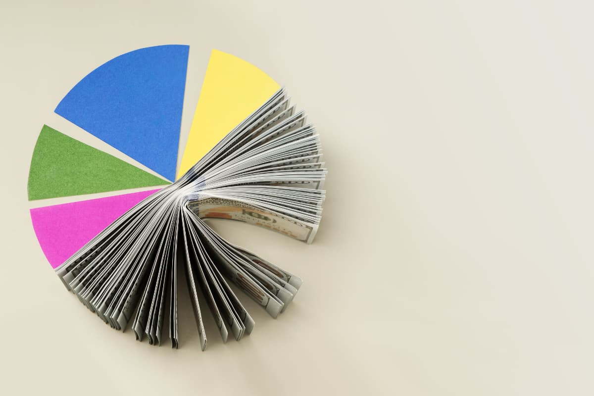 How to Build a Strong Investment Portfolio Using Stocks & ETFs